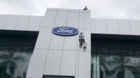 Làm sạch trọn gói Showroom Vinh Ford Nghệ An