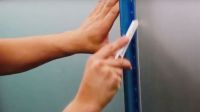 Mẹo tẩy keo decal lâu ngày từ vật dụng sẵn có trong nhà